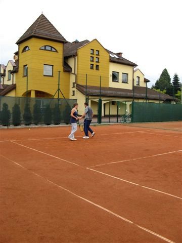 gra w tenisa - Bierun 2010 - kort klubowy - zdjecie_004